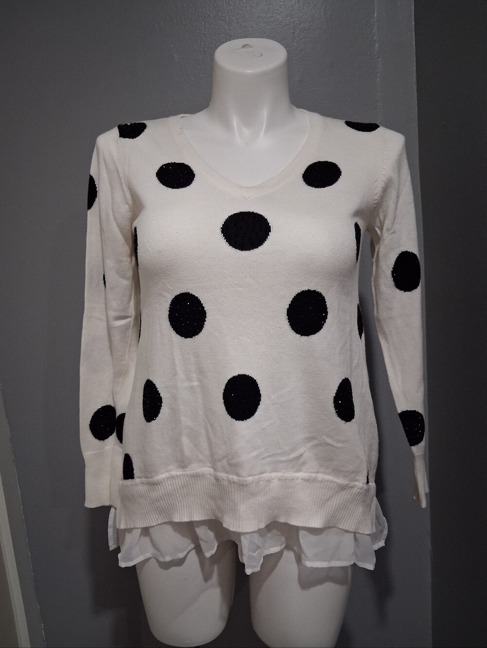 Chelsea & Theodore Cream V-Neck Polka Dot Layered-Hem Sweater
